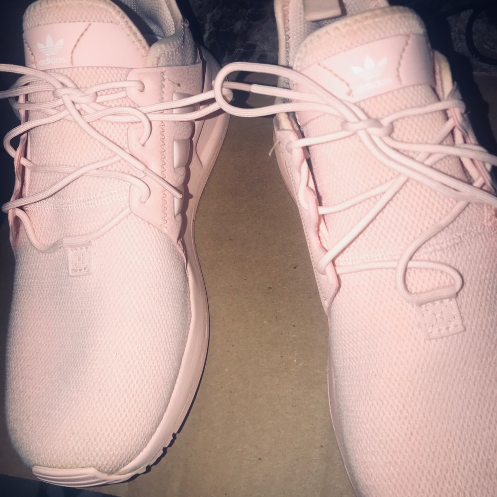 Adidas sneakers peach is 5.1/2